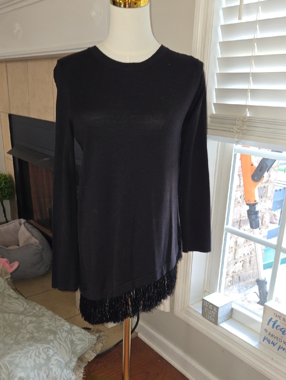 Chelsea & Theodore Black Long-Sleeve Fringe Hem Top